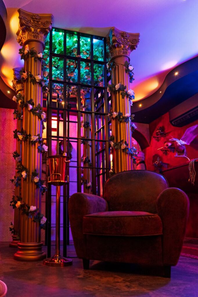 cage de la love room nimes la romaine