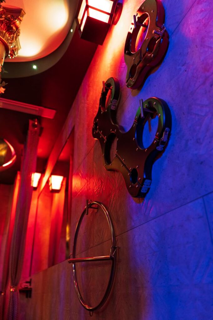 attaches de la love room nimes la romaine