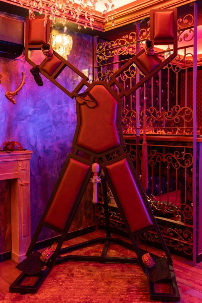 croix de saint andré de la love room nimes la marquise pour une escapade coquine