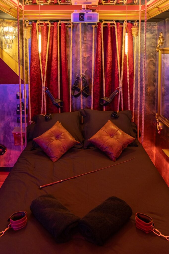 lit et cordes des fantasmes de la love room nimes la marquise