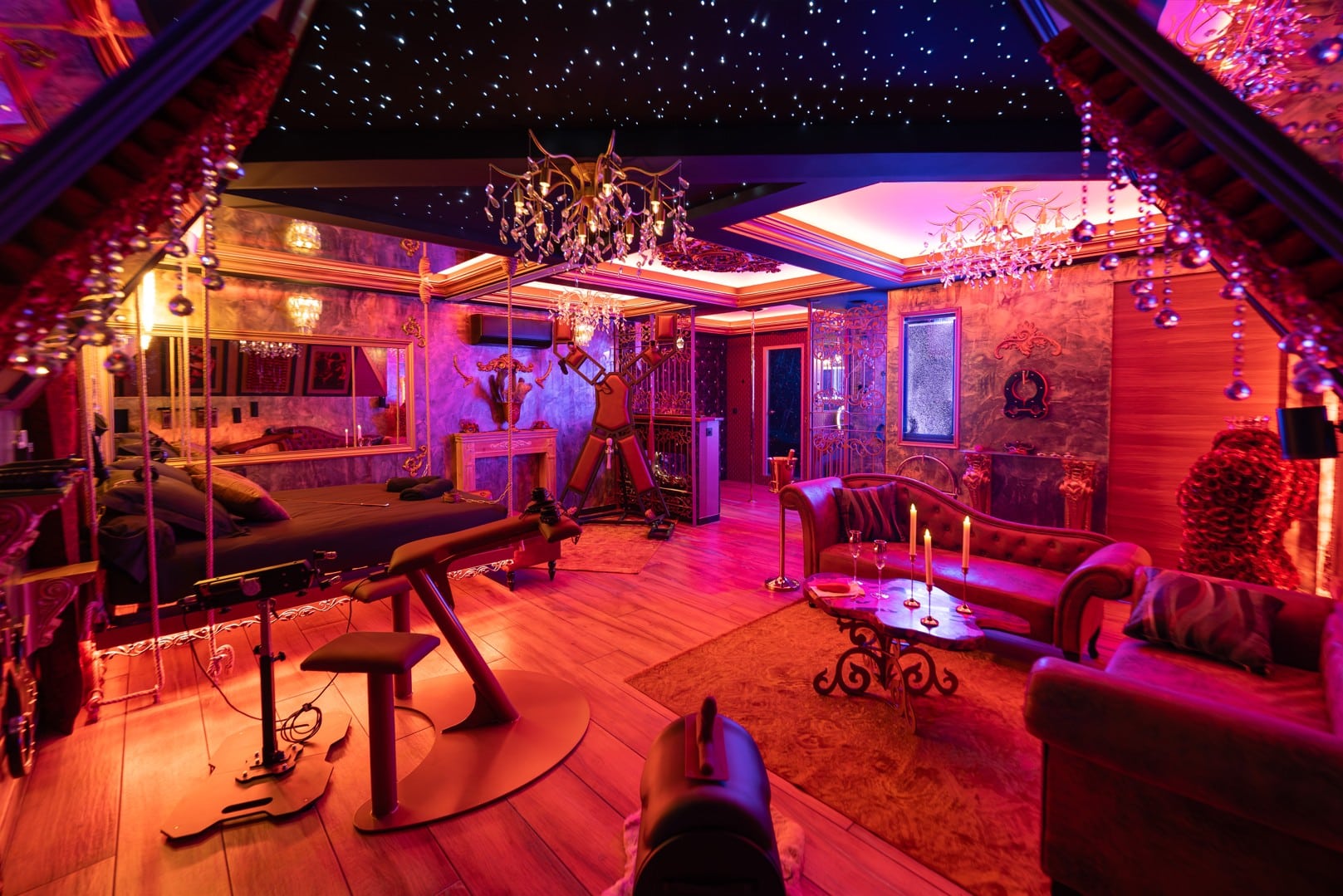 salon de la love room Nîmes la marquise