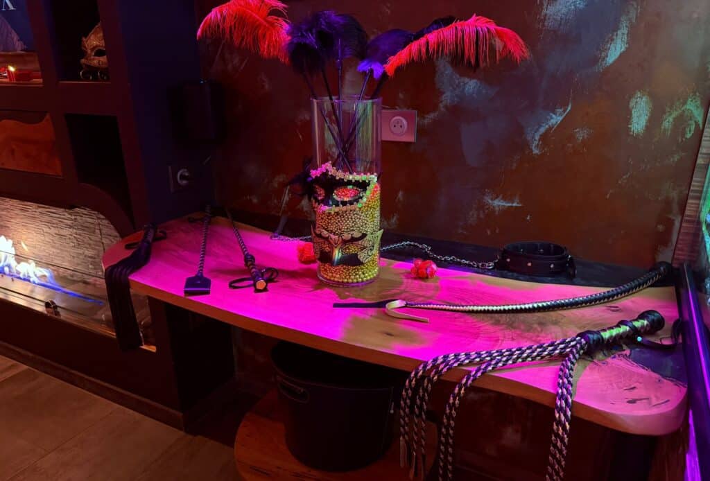 accessoires bdsm love room Genève, savoie, haute savoie, Annecy, ain, france