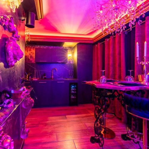 Salle à manger de la love room haut de gamme nimes la marquise