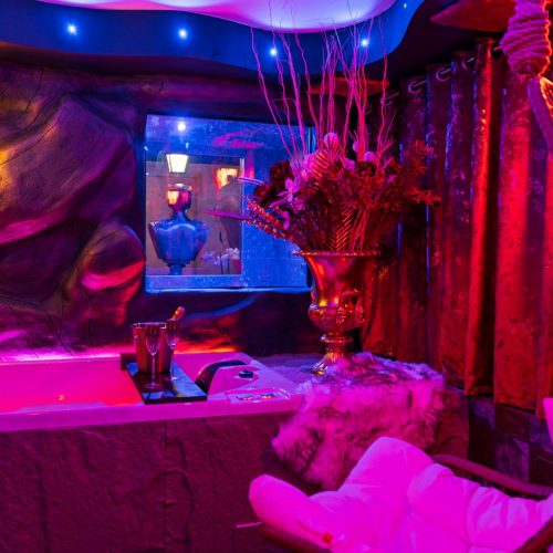 salle de bain de la love room nimes la romaine